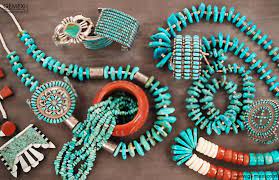 How do Begay`s pendants evaluate different Native American earrings?